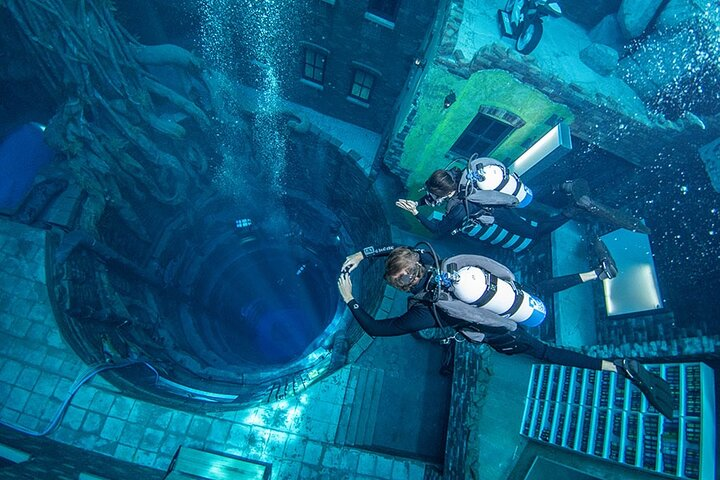 Dive into an extraordinary underwater experience at Deep Dive Dubai featuring stunning submerged vistas and unmatched clarity in a world-class facility designed for all skill levels.